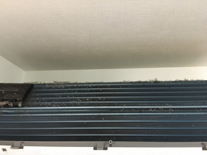 部屋の掃除中 hqdefault.jpg