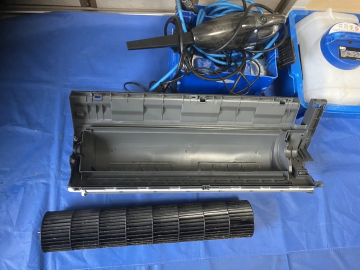 弥富市 壁掛けルームエアコンクリーニング 日立 RAS-AJ22K（W